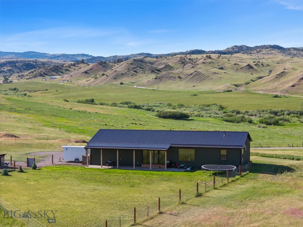 Livingston, Montana 59047, United States, 3 Bedrooms Bedrooms, ,2 BathroomsBathrooms,Residential,Pending,53477