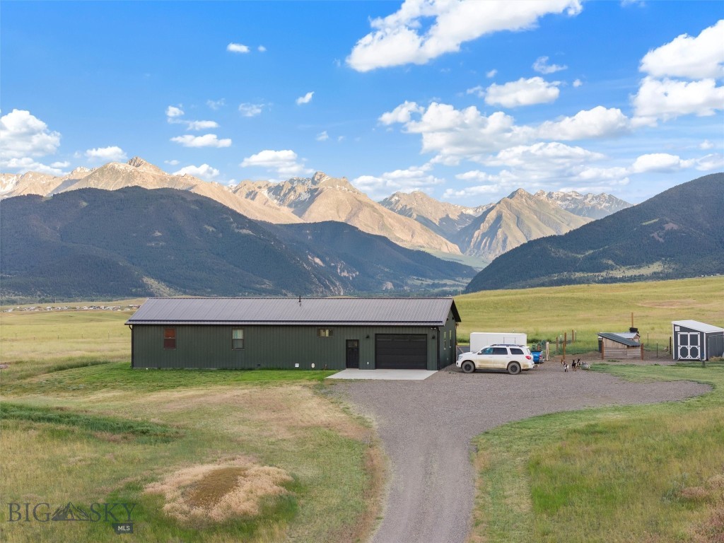 Livingston, Montana 59047, United States, 3 Bedrooms Bedrooms, ,2 BathroomsBathrooms,Residential,Pending,53477