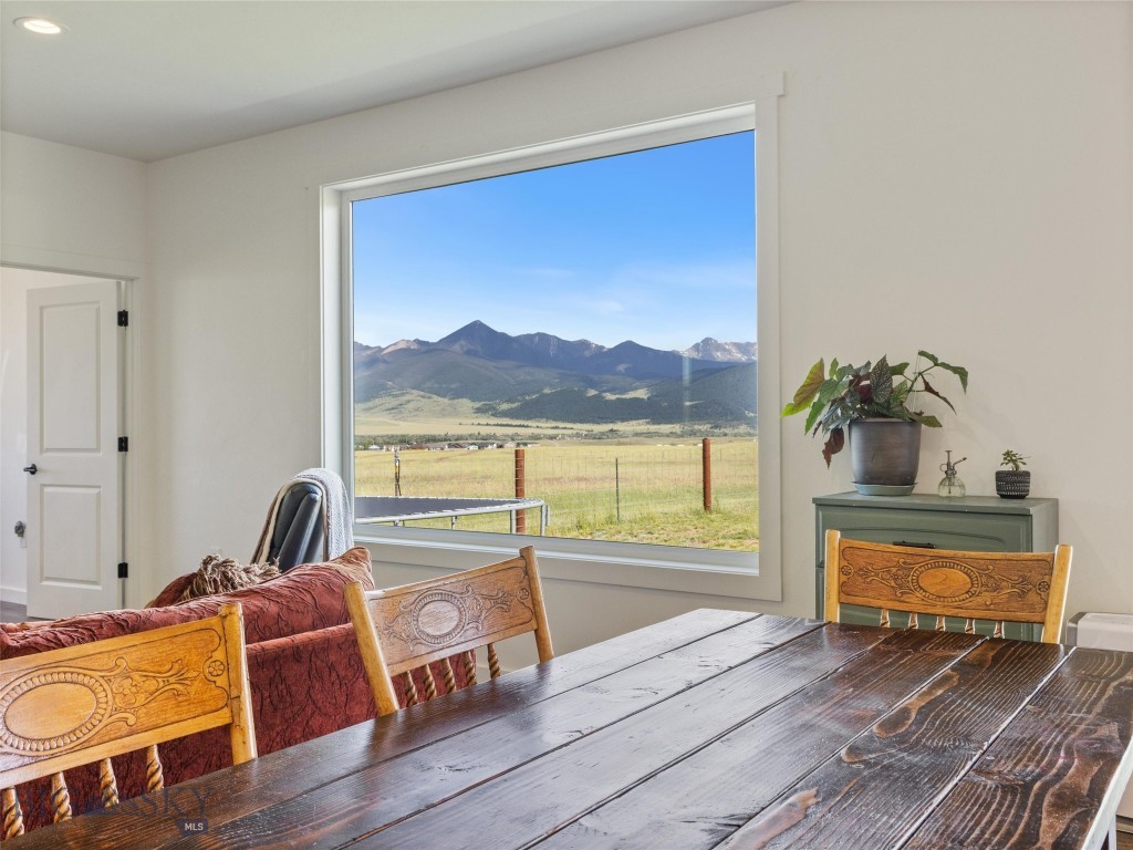 Livingston, Montana 59047, United States, 3 Bedrooms Bedrooms, ,2 BathroomsBathrooms,Residential,Pending,53477