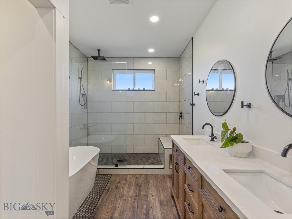 Livingston, Montana 59047, United States, 3 Bedrooms Bedrooms, ,2 BathroomsBathrooms,Residential,Pending,53477