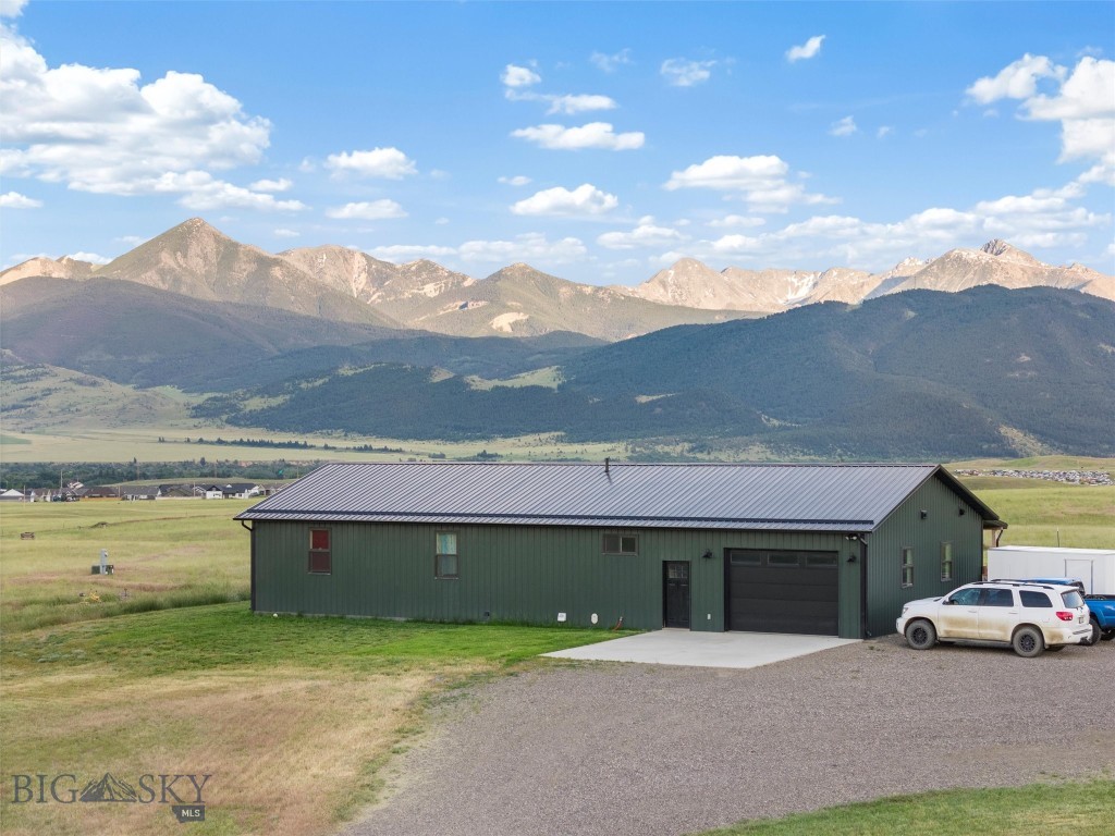 Livingston, Montana 59047, United States, 3 Bedrooms Bedrooms, ,2 BathroomsBathrooms,Residential,Pending,53477