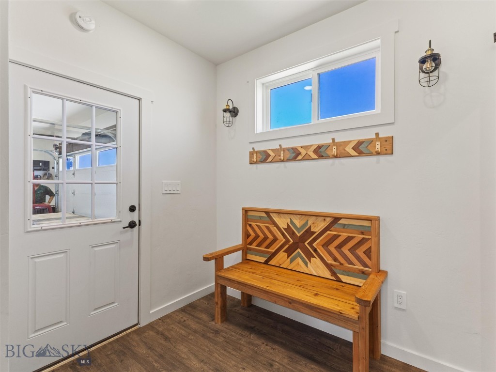 Livingston, Montana 59047, United States, 3 Bedrooms Bedrooms, ,2 BathroomsBathrooms,Residential,Pending,53477