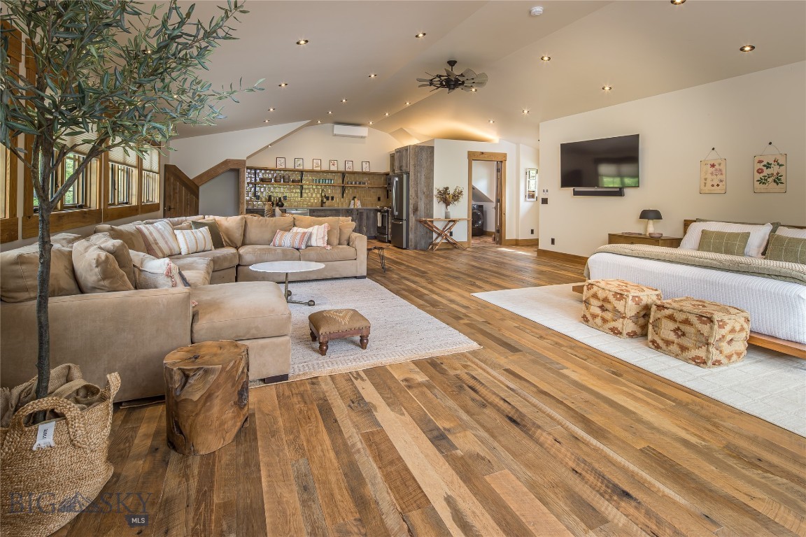 Bozeman, Montana 59718, United States, 3 Bedrooms Bedrooms, ,3 BathroomsBathrooms,Residential,Pending,145376