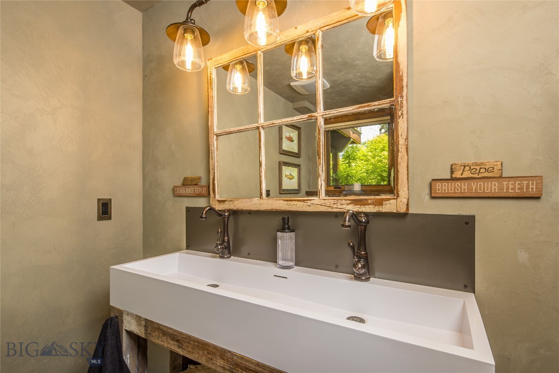 Bozeman, Montana 59718, United States, 3 Bedrooms Bedrooms, ,3 BathroomsBathrooms,Residential,Pending,145376