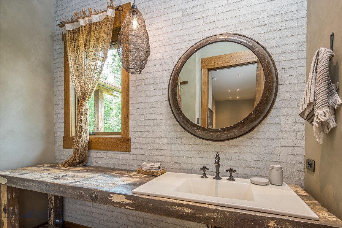 Bozeman, Montana 59718, United States, 3 Bedrooms Bedrooms, ,3 BathroomsBathrooms,Residential,Pending,145376