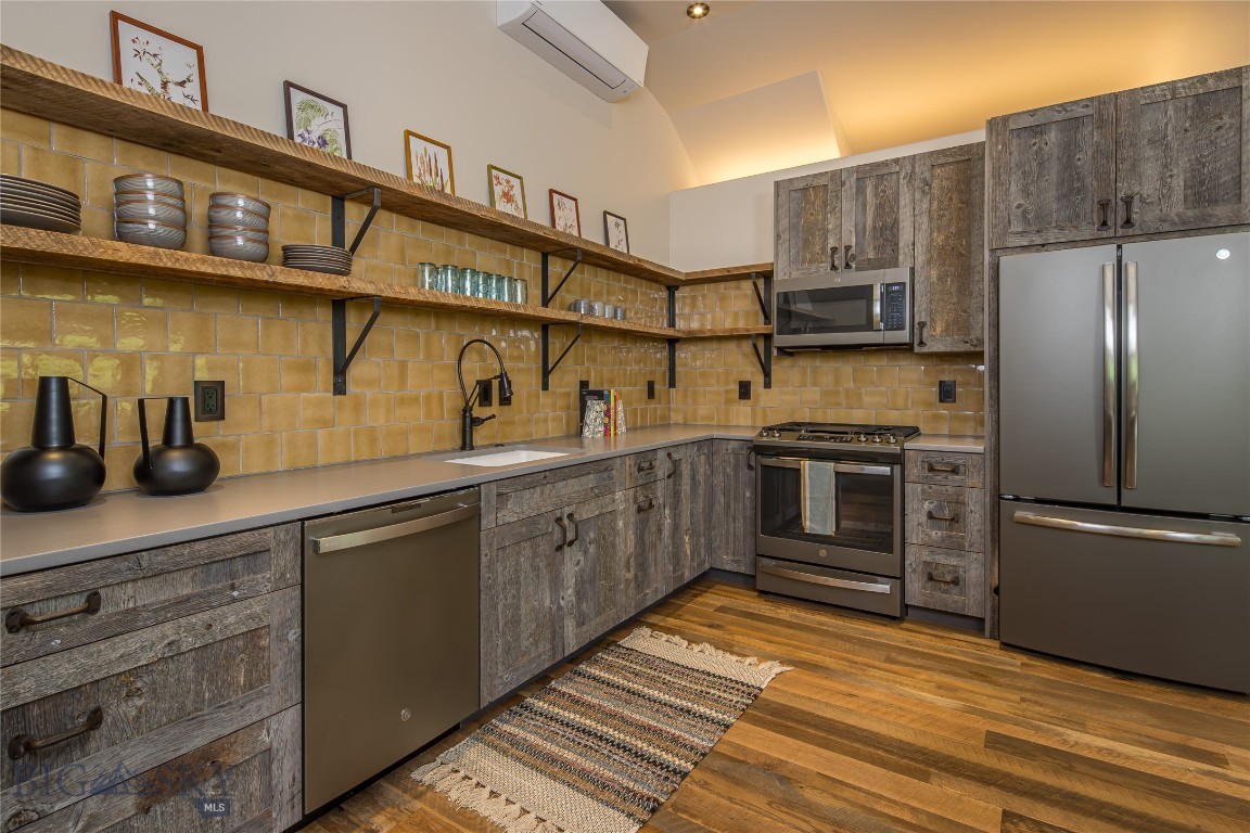 Bozeman, Montana 59718, United States, 3 Bedrooms Bedrooms, ,3 BathroomsBathrooms,Residential,Pending,145376