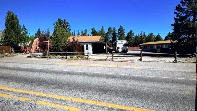 625 Highway Avenue West