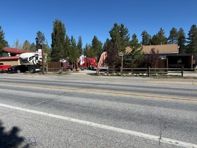 625 Highway Avenue West