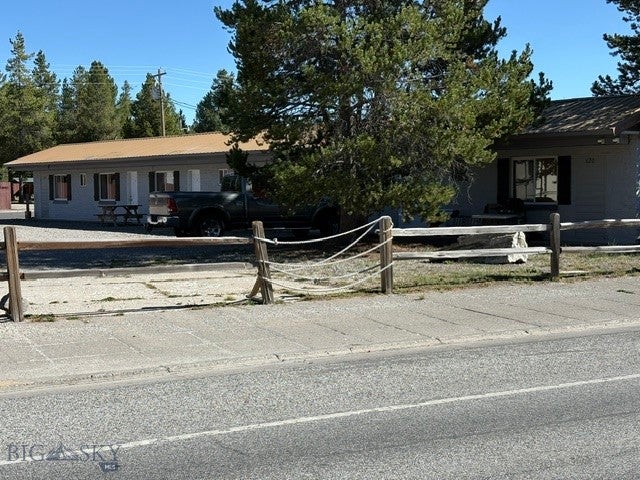 625 Highway Avenue West