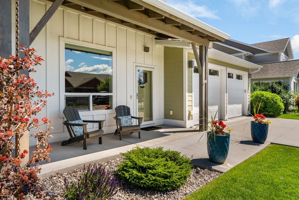 123 E Hyalite Peak Drive