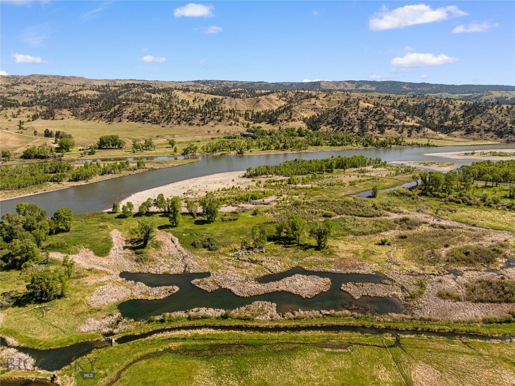 1433 Highway 10 E
