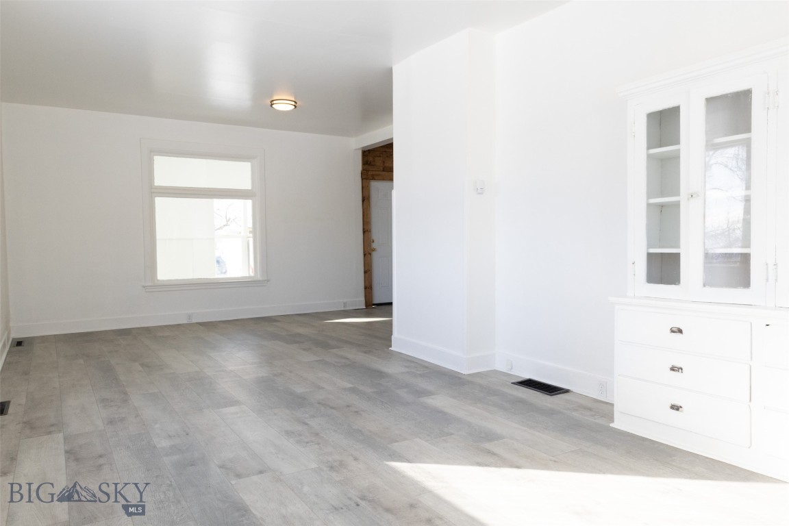 Butte, Montana 59701, United States, 3 Bedrooms Bedrooms, ,2 BathroomsBathrooms,Residential,Pending,6346