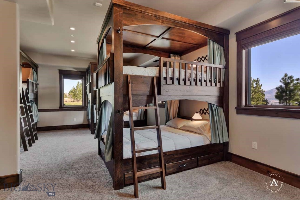 Helena, Montana 59602, United States, 10 Bedrooms Bedrooms, ,8 BathroomsBathrooms,Residential,Pending,61716