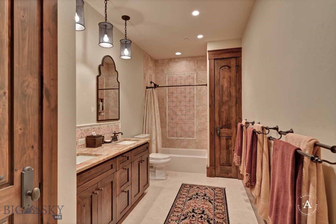 Helena, Montana 59602, United States, 10 Bedrooms Bedrooms, ,8 BathroomsBathrooms,Residential,Pending,61716