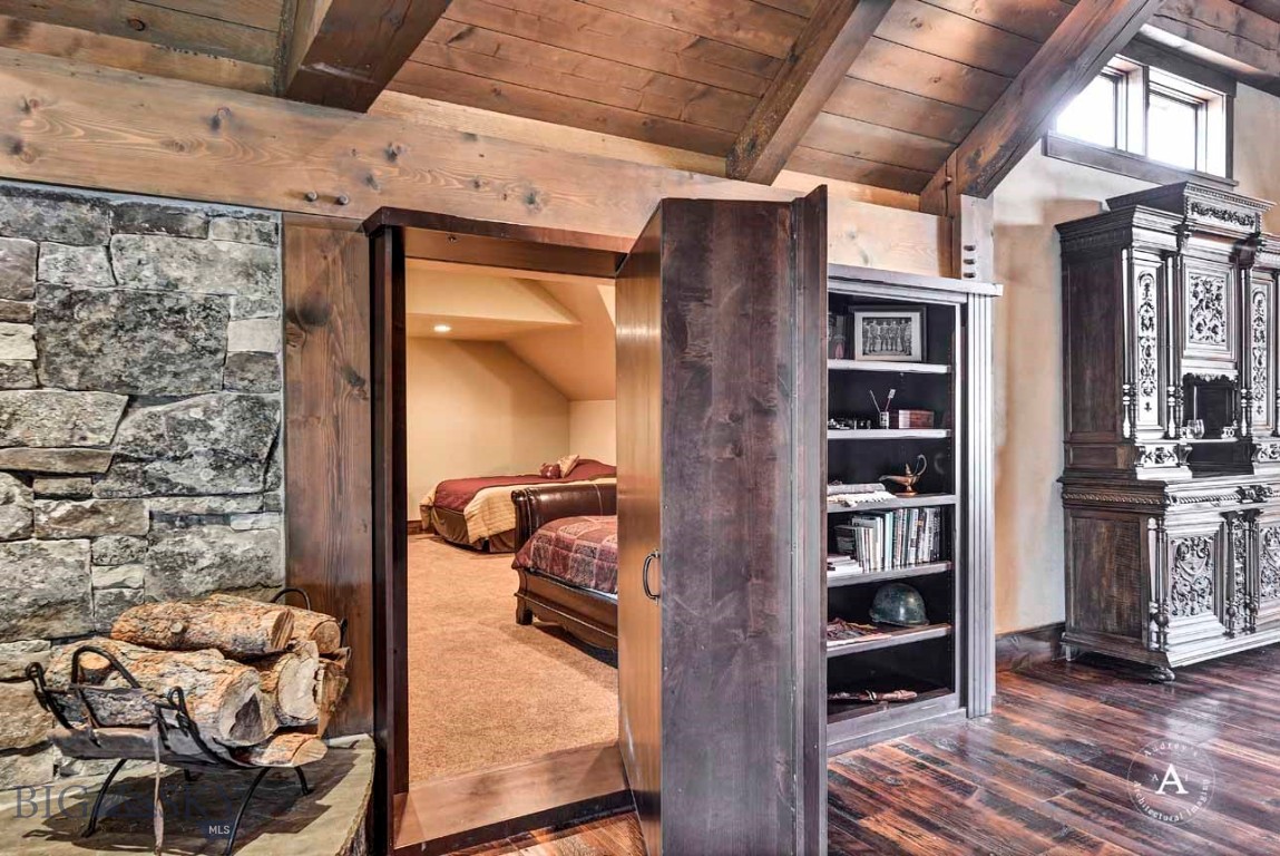 Helena, Montana 59602, United States, 10 Bedrooms Bedrooms, ,8 BathroomsBathrooms,Residential,Pending,61716