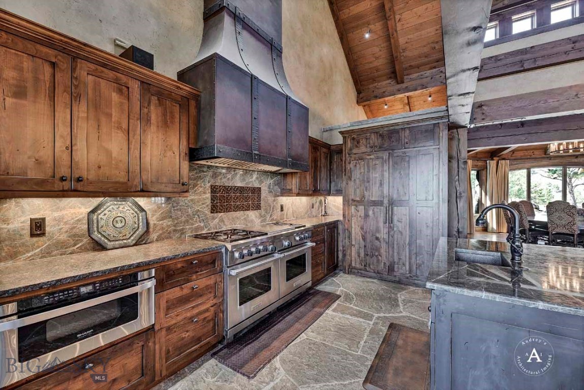 Helena, Montana 59602, United States, 10 Bedrooms Bedrooms, ,8 BathroomsBathrooms,Residential,Pending,61716