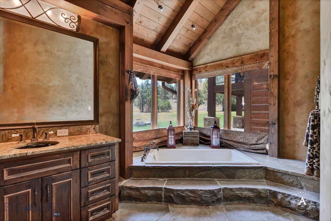 Helena, Montana 59602, United States, 10 Bedrooms Bedrooms, ,8 BathroomsBathrooms,Residential,Pending,61716