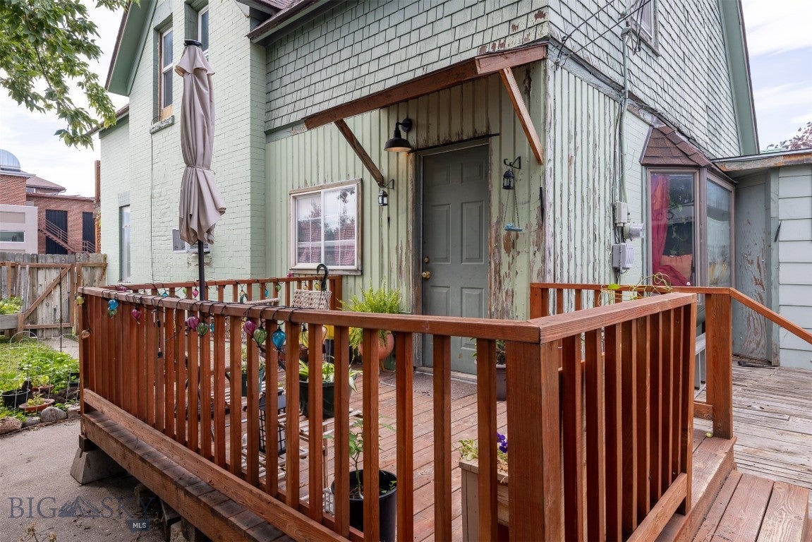 123 S E Street