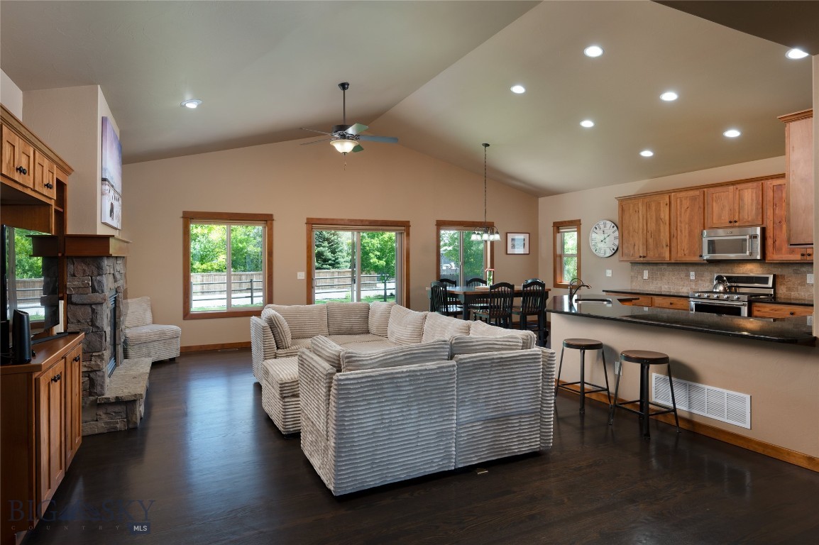 402 Circle F Trail