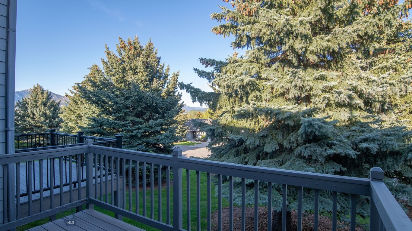Highwood Est condo - Residential