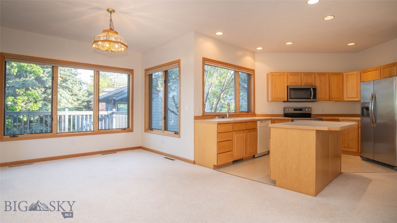 Highwood Est condo - Residential