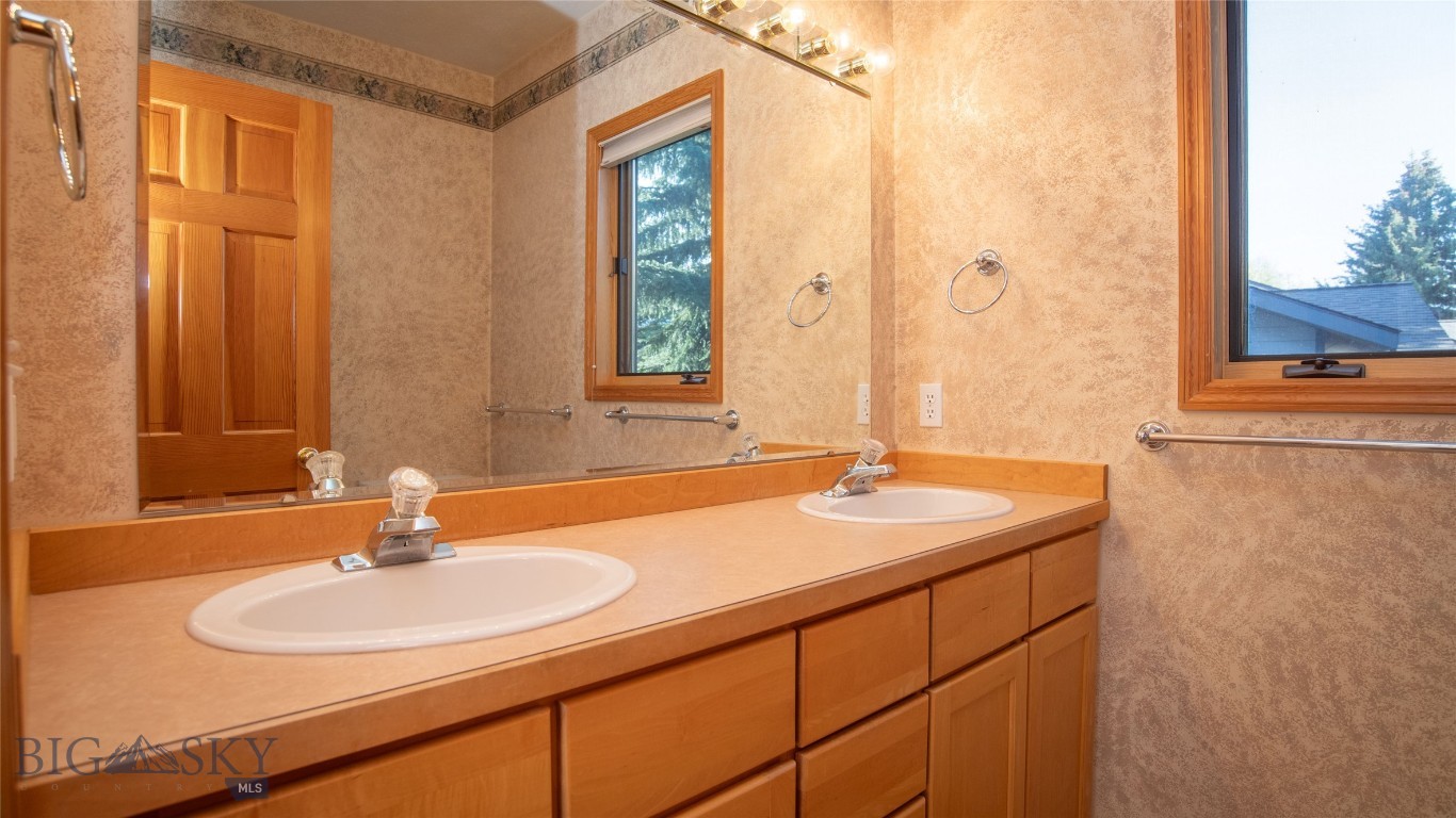 Highwood Est condo - Residential