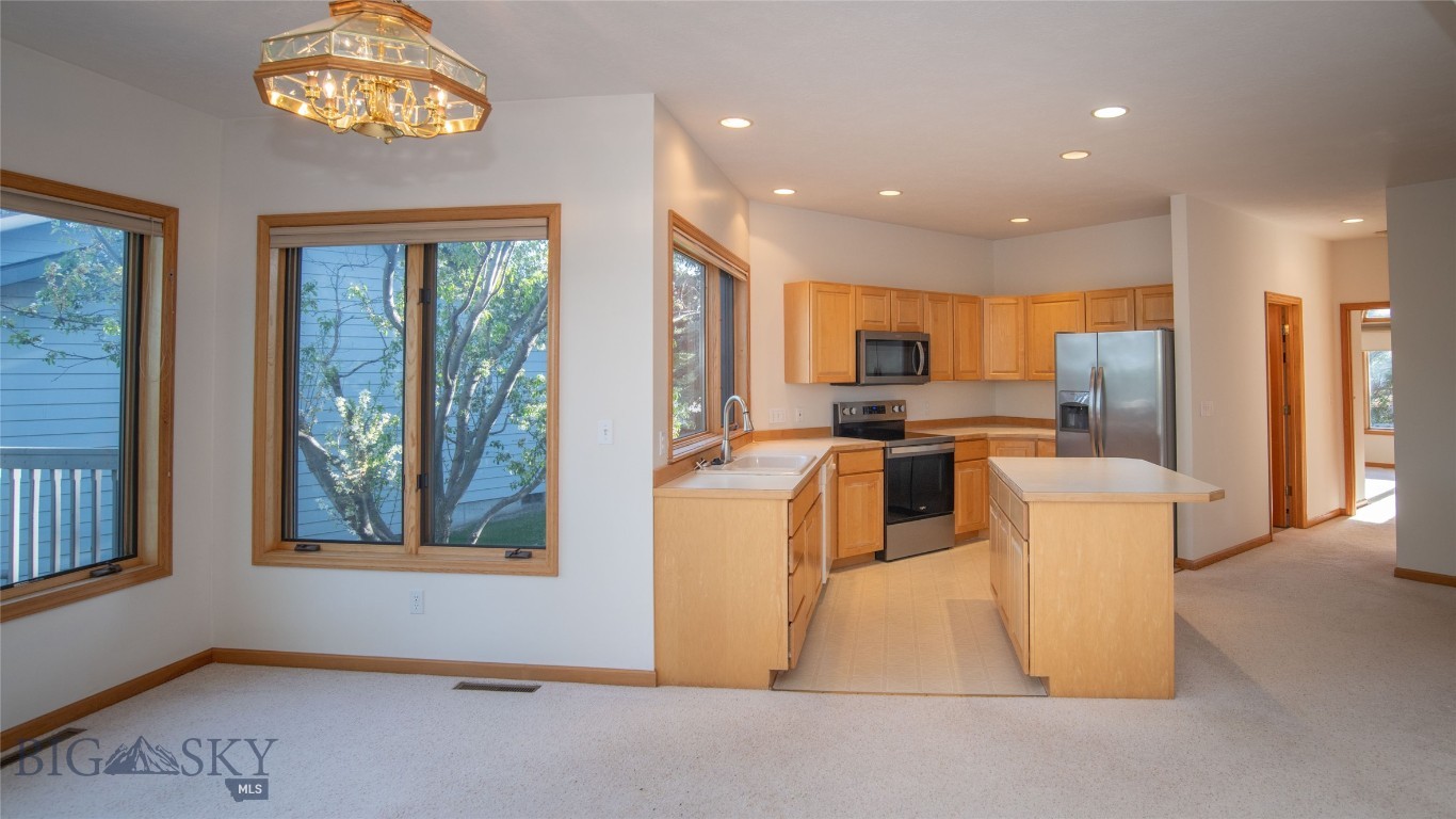 Highwood Est condo - Residential
