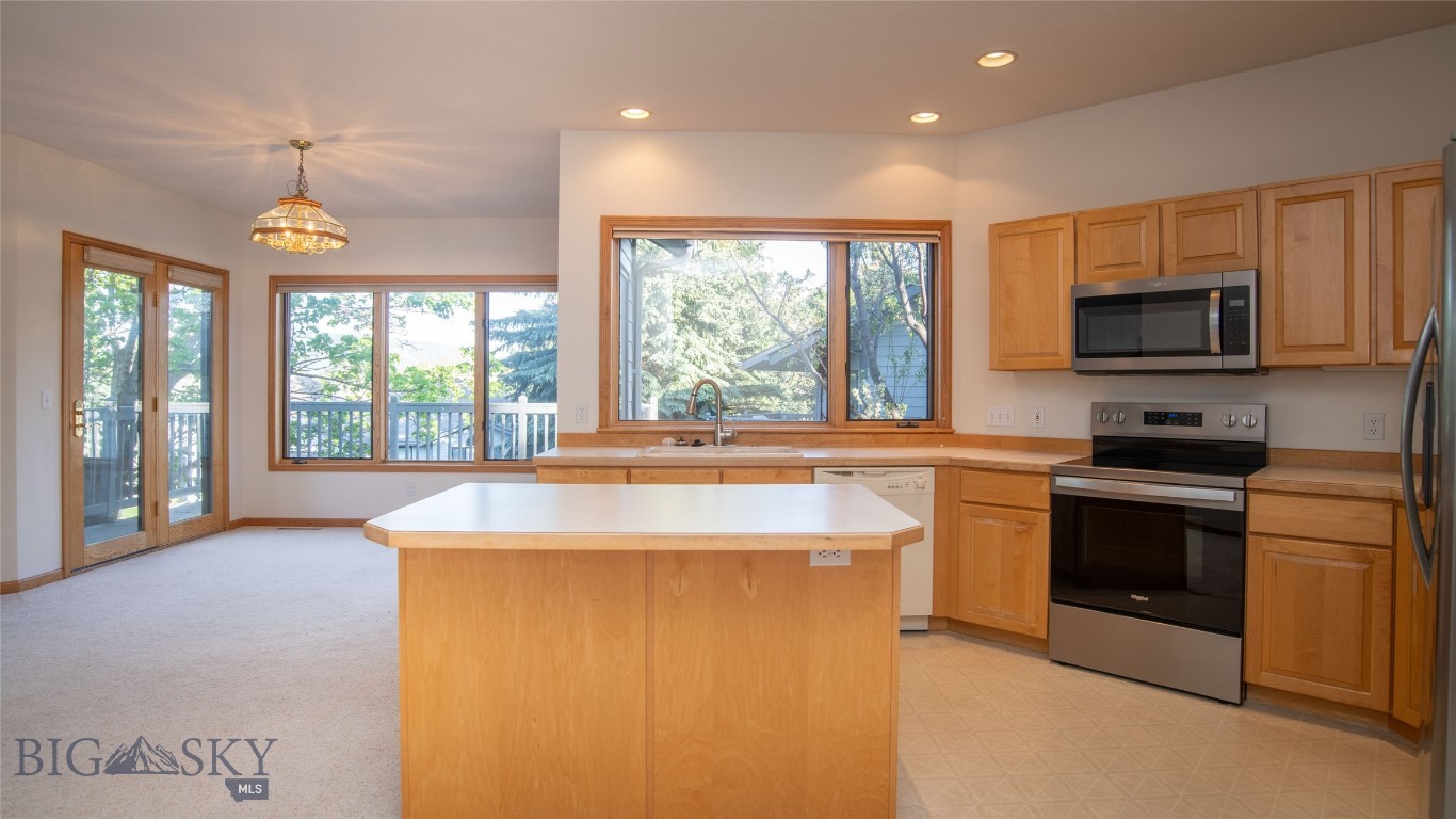 Highwood Est condo - Residential