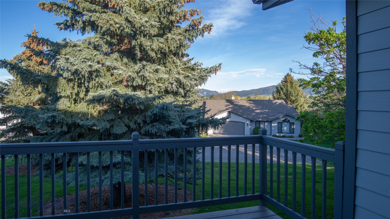 Highwood Est condo - Residential