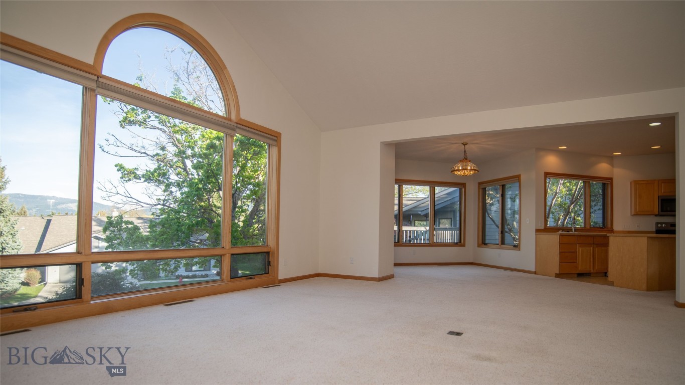 Highwood Est condo - Residential