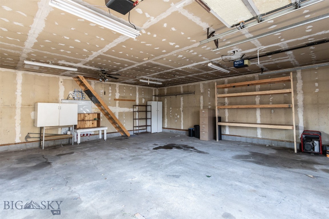 Butte, Montana 59701, United States, 3 Bedrooms Bedrooms, ,2 BathroomsBathrooms,Residential,Contingent,39943