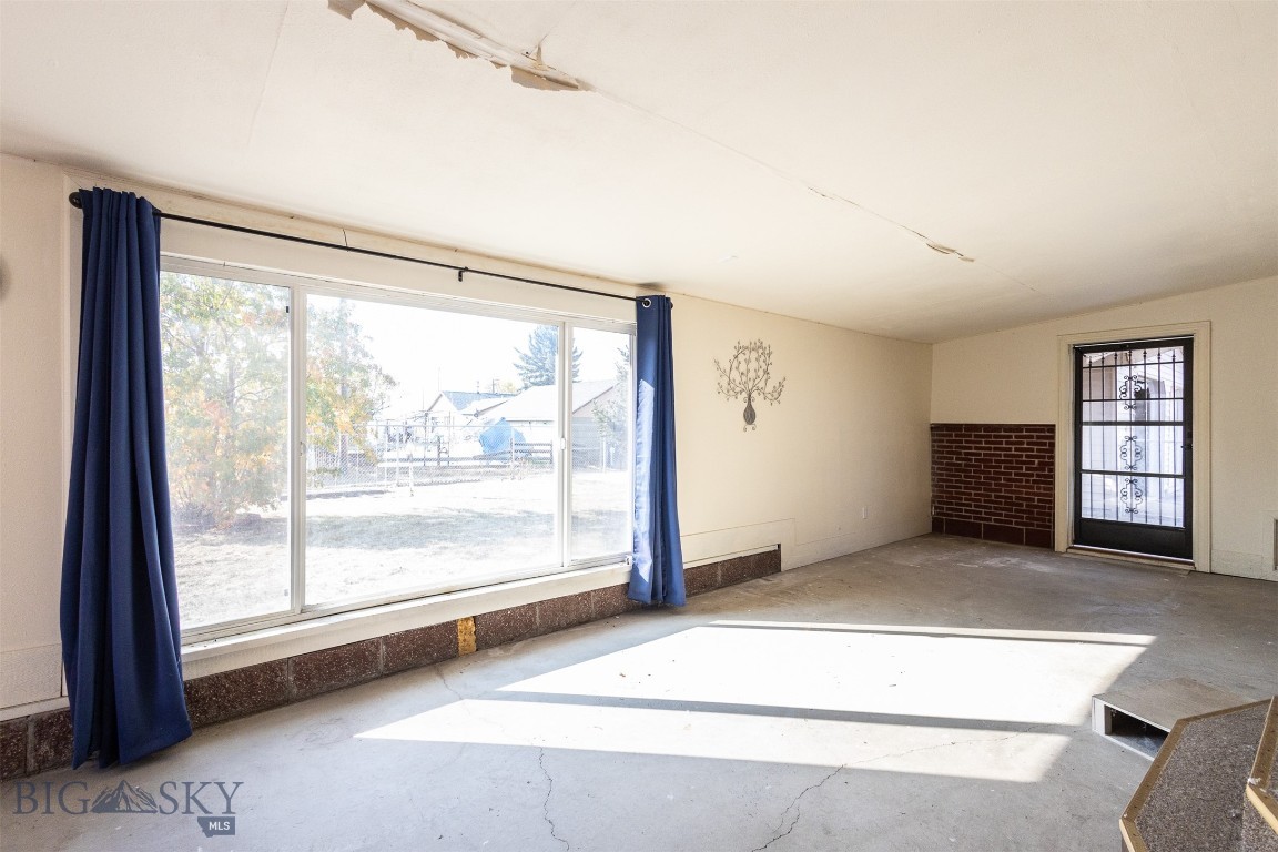 Butte, Montana 59701, United States, 3 Bedrooms Bedrooms, ,2 BathroomsBathrooms,Residential,Contingent,39943