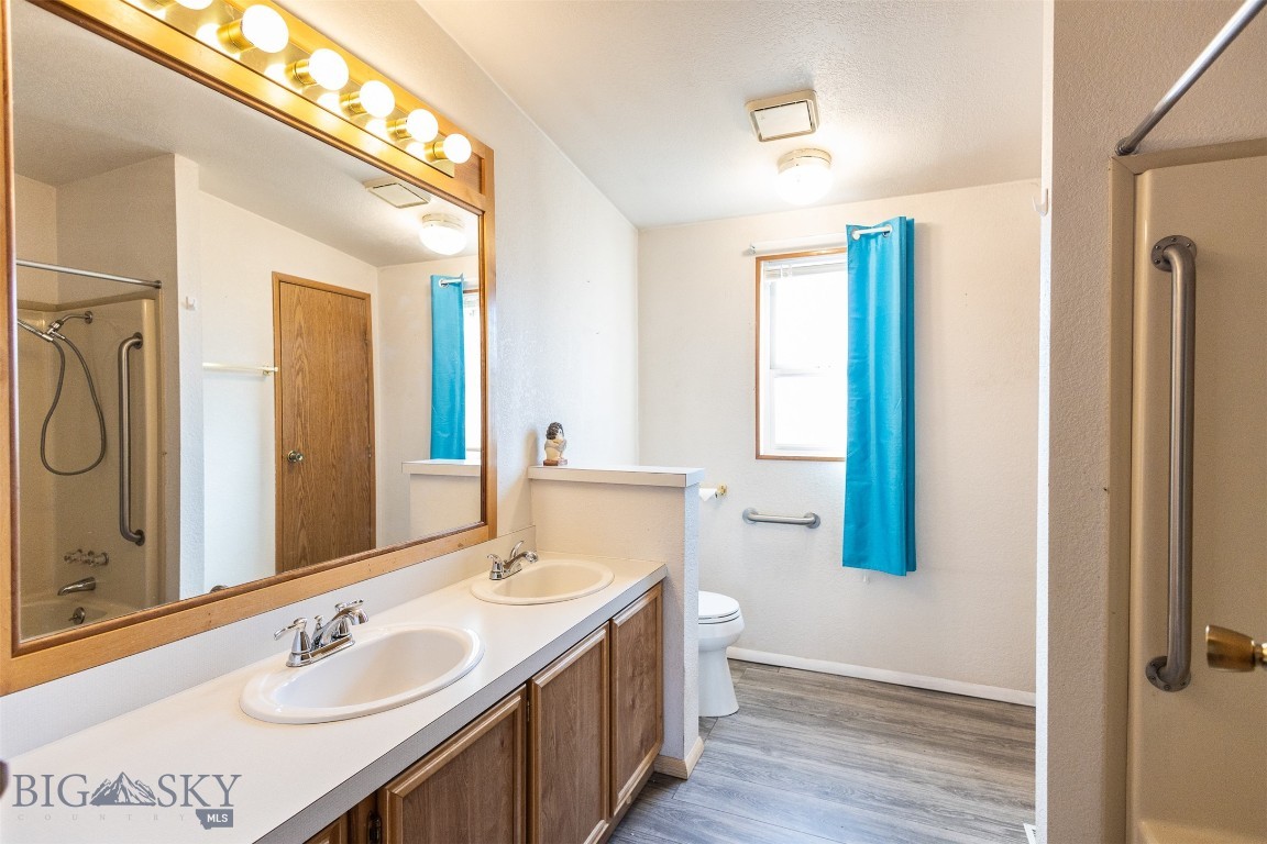 Butte, Montana 59701, United States, 3 Bedrooms Bedrooms, ,2 BathroomsBathrooms,Residential,Contingent,39943