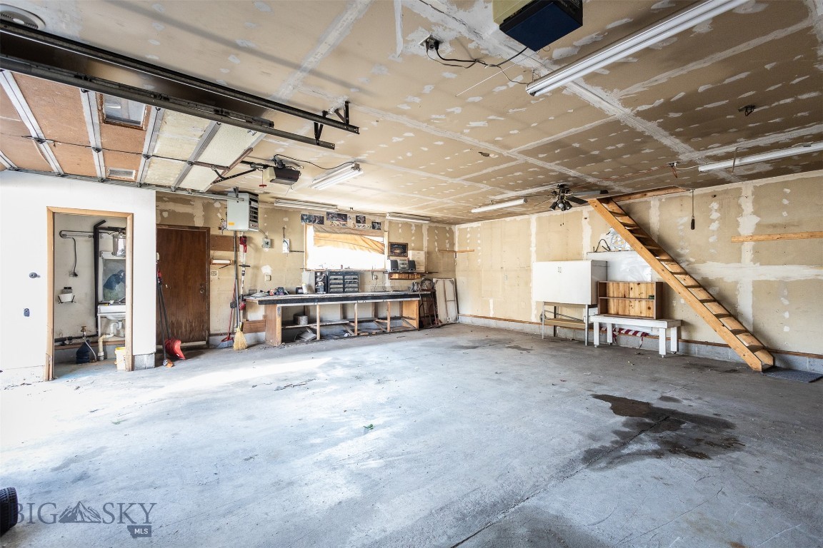 Butte, Montana 59701, United States, 3 Bedrooms Bedrooms, ,2 BathroomsBathrooms,Residential,Contingent,39943