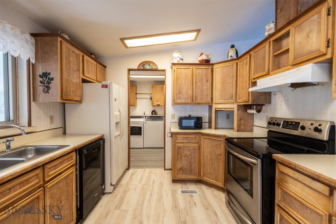 Butte, Montana 59701, United States, 3 Bedrooms Bedrooms, ,2 BathroomsBathrooms,Residential,Contingent,39943