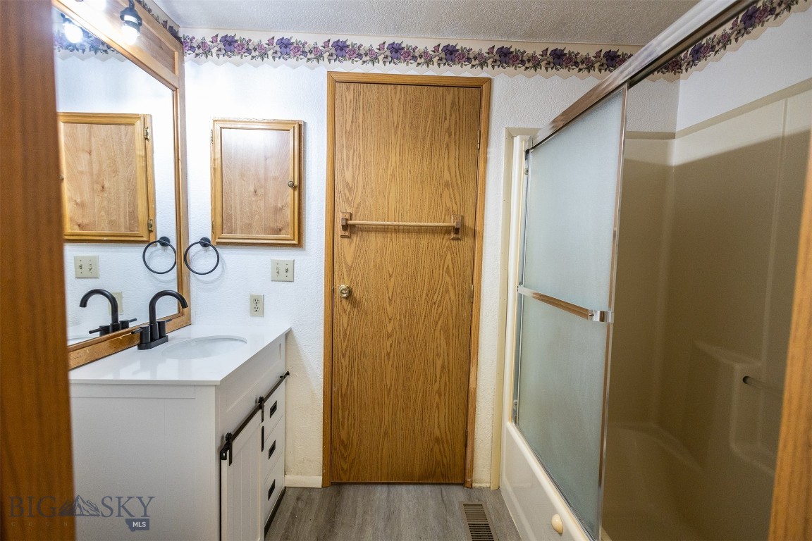 Butte, Montana 59701, United States, 3 Bedrooms Bedrooms, ,2 BathroomsBathrooms,Residential,Contingent,39943