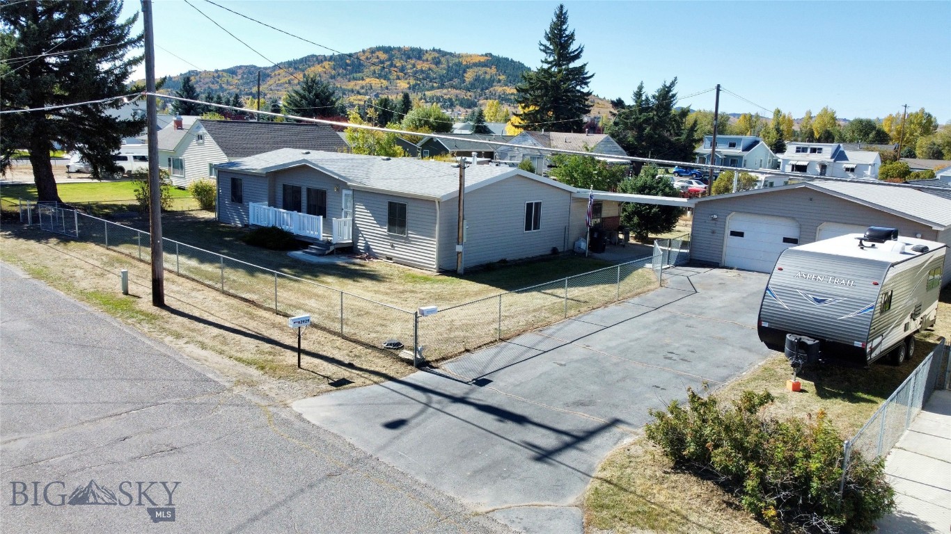 Butte, Montana 59701, United States, 3 Bedrooms Bedrooms, ,2 BathroomsBathrooms,Residential,Contingent,39943