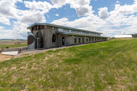 8600 Old Yellowstone Trail, Willow Creek, MT 59760 - #: 388769