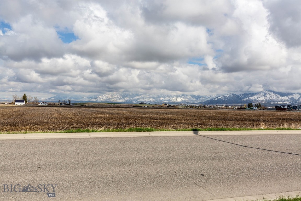 Bozeman, Montana 59718, United States, 3 Bedrooms Bedrooms, ,2 BathroomsBathrooms,Residential,Active,1612