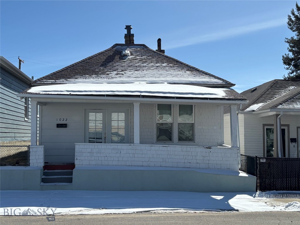 Discover the perfect blend of historic charm and modern convenience in this cozy Craftsman-style home, located in the heart of Uptown Butte near the iconic "M". This inviting two-bedroom, one-bathroom home boasts hardwood floors, a bright, airy layout that maximizes space and comfort.
Enjoy a spacious living area and a covered front porch—ideal for taking in the tremendous views of Butte’s scenic landscape. The backyard offers room for gardening or simply relaxing in your private outdoor space.
Don't miss this opportunity to own a piece of Butte’s rich history with breathtaking views!