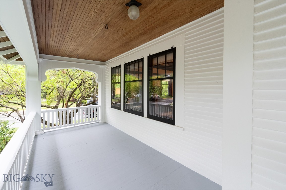 1004 S Willson