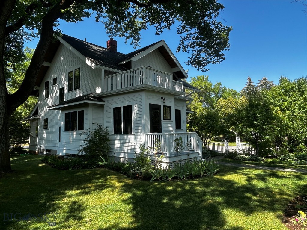 1004 S Willson