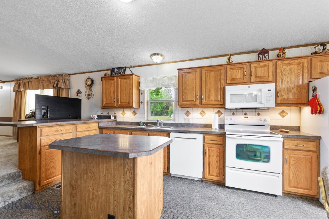 Belgrade, Montana 59714, United States, 3 Bedrooms Bedrooms, ,2 BathroomsBathrooms,Residential,Pending,176394