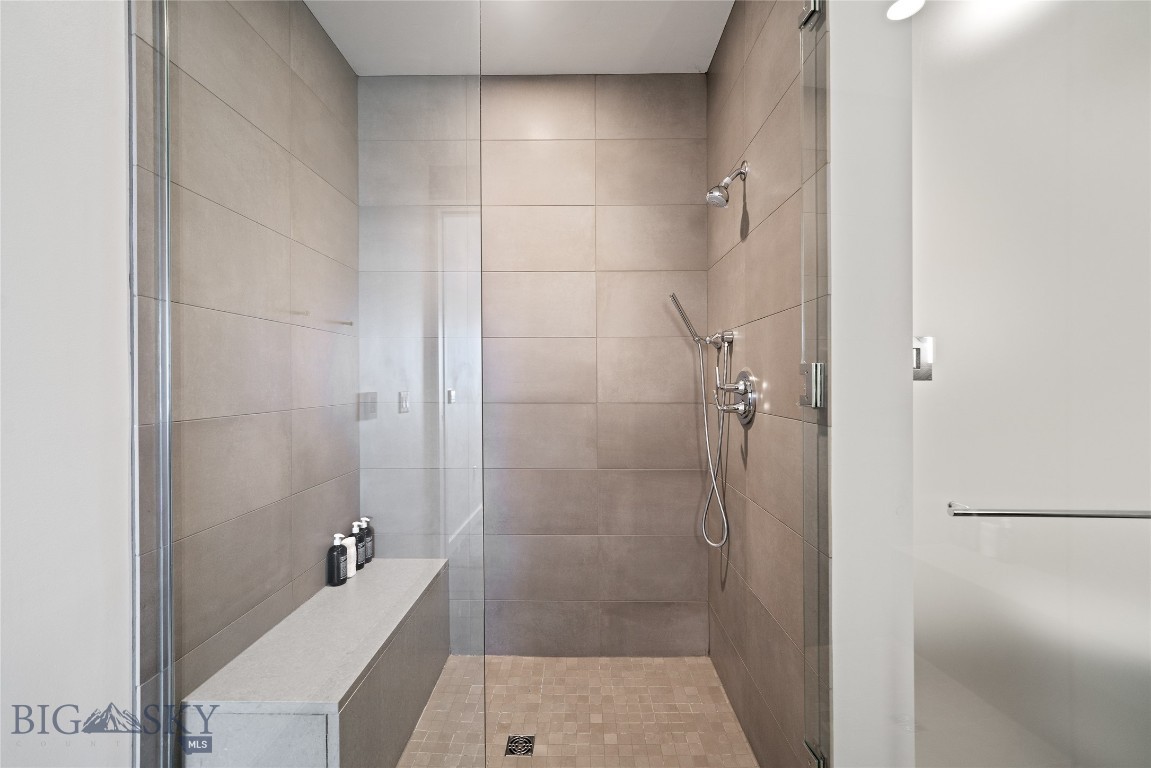 LakeLodge Residences - Residential