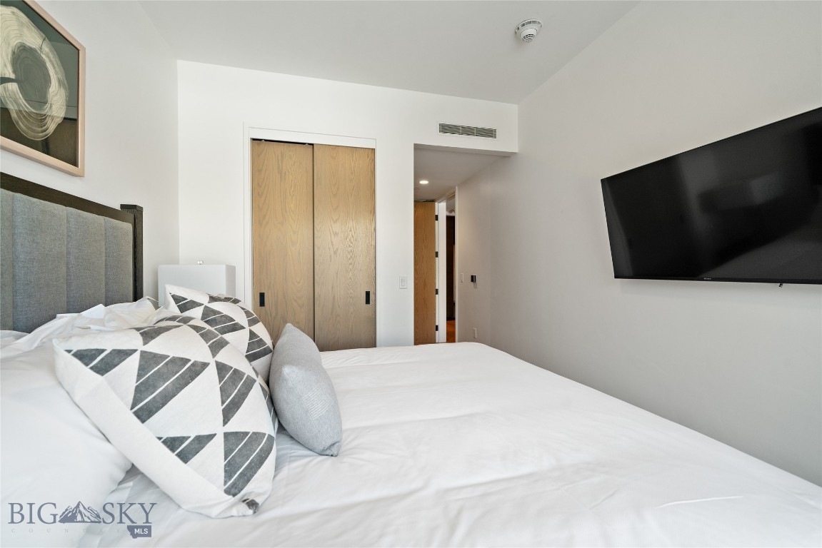 LakeLodge Residences - Residential