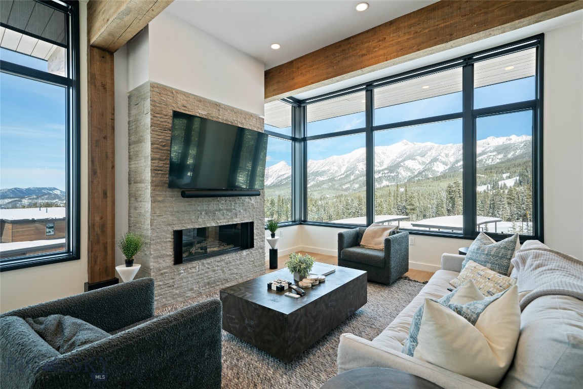 LakeLodge Residences - Residential
