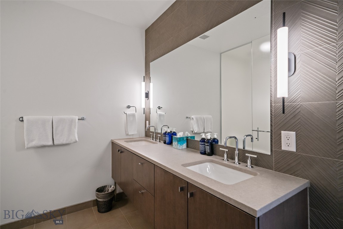 LakeLodge Residences - Residential