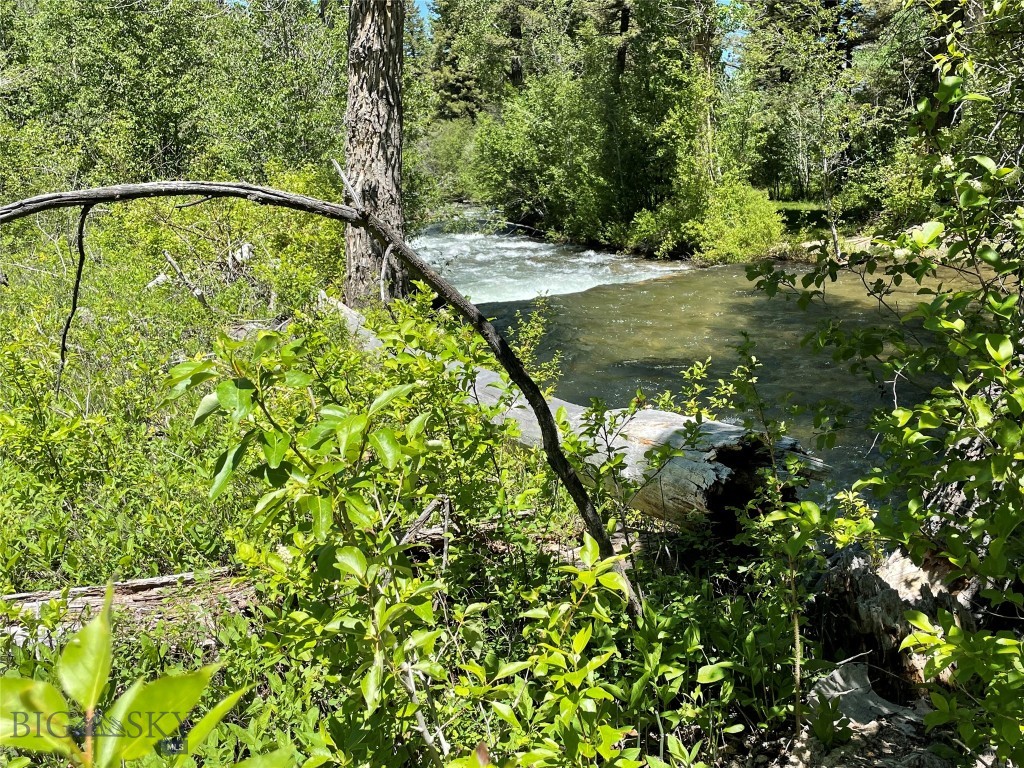 Lot 10 Boulder River