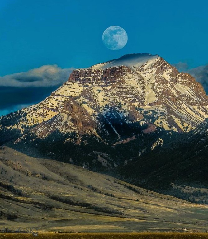 Sphinx Mountain - Residential