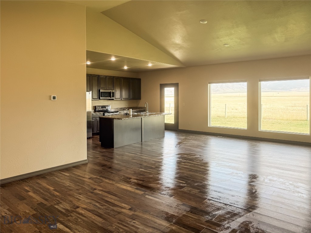 Sphinx Mountain - Residential